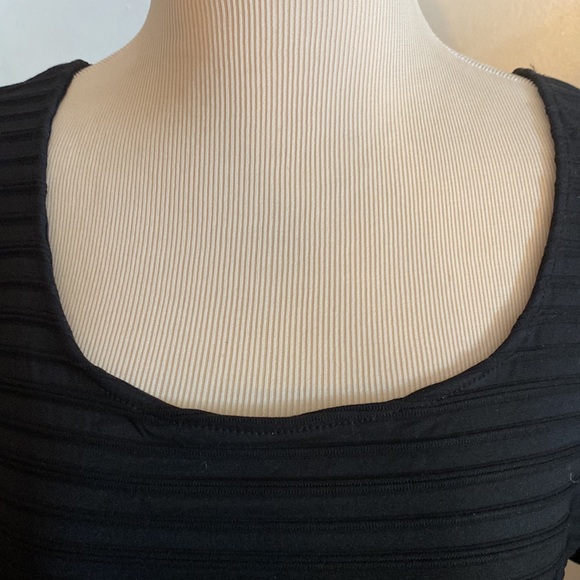 Lane Bryant Plus size 18/20 black short sleeve top with gathering at bottom - Picture 4 of 10